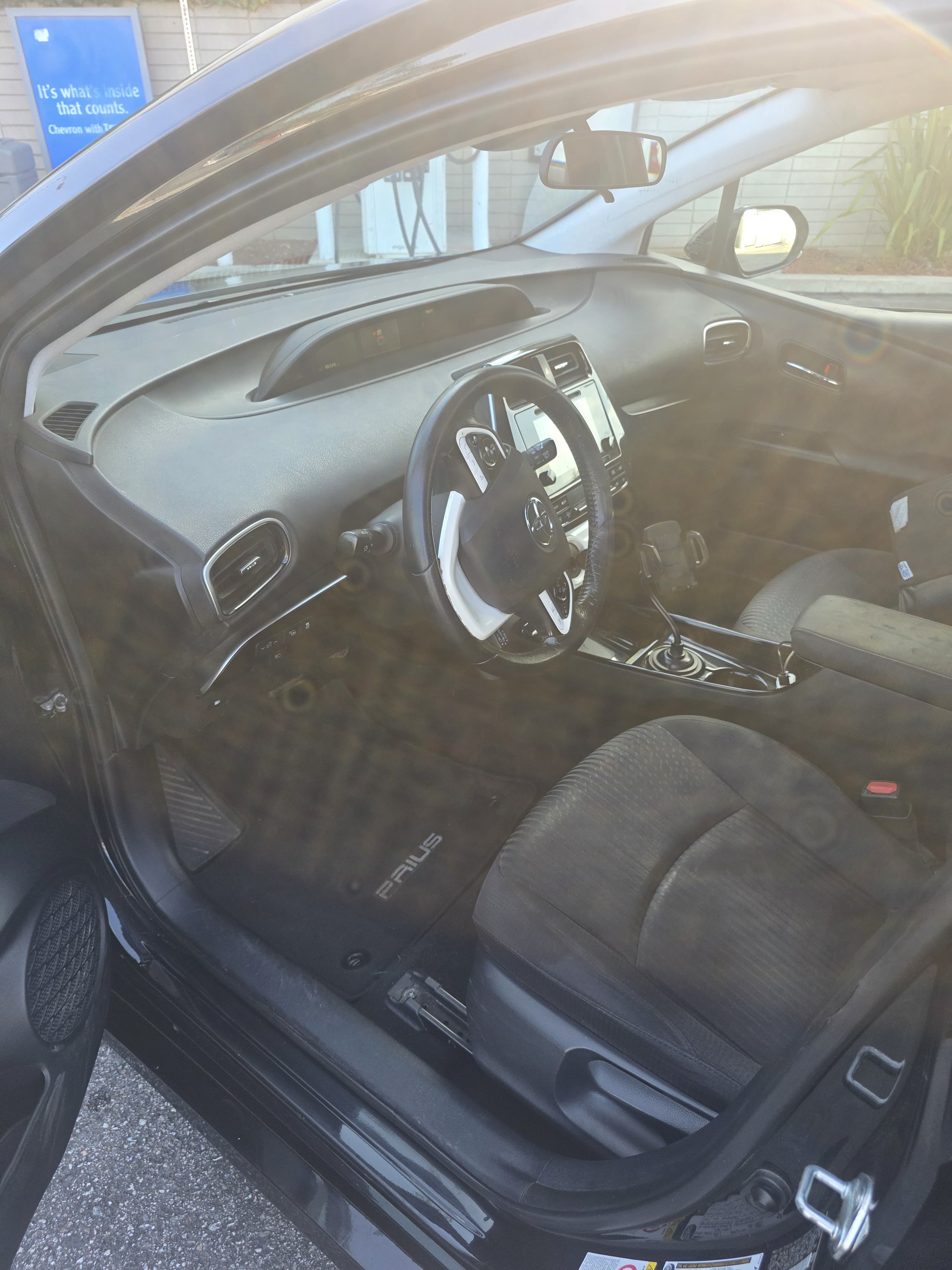 2018 Toyota Prius Three - Photo 7
